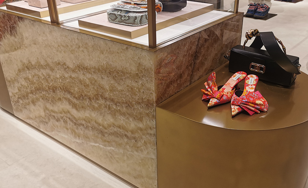 Luxury store decorative stone props: visual language that highlights brand charm